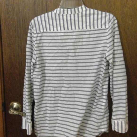 Two  XS Blouses, one Eddie Bauer, one Gap - Picture 6 of 6